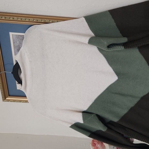 Elegant Color block green cream & brown sweater Career Contemporary Minimalist - Picture 3 of 11